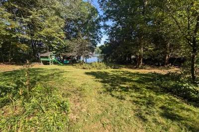 61 Hollywood Dr 1