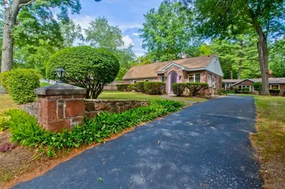 735 Westhampton Rd 1
