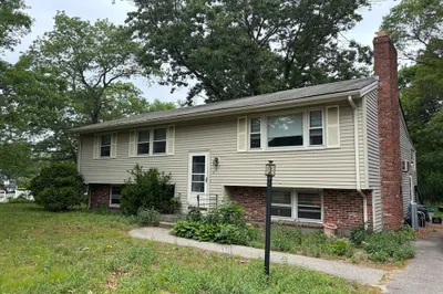 607 Turnpike St 1