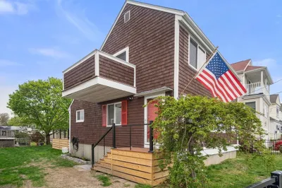 61 Edgewater Dr 1