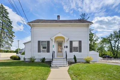 101 Fisher St 1
