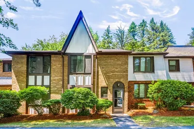 8 Cobblestone Ln #8