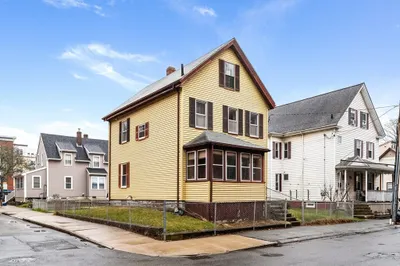 16 Lake St