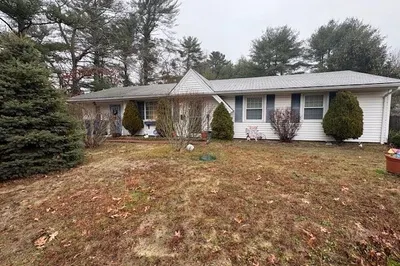11 Acoaxet Ln
