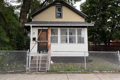15 Manhattan St