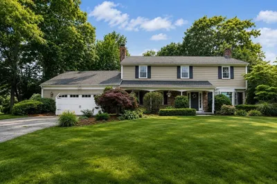27 Eastwood Dr 1