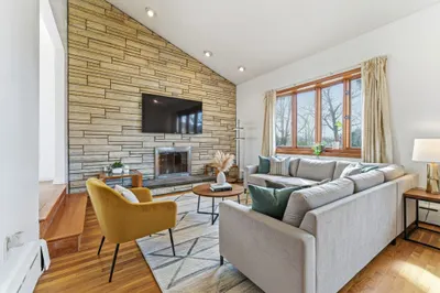 7 Carol St 1