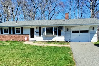 285 Lynn Rd