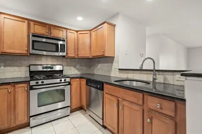 120 Wyllis Ave #103 1