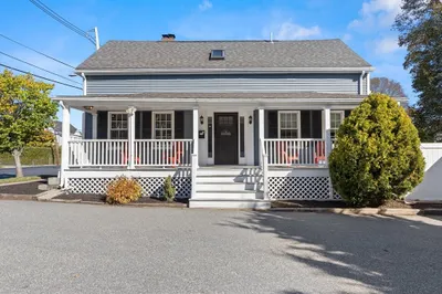 214 Lynn St 1