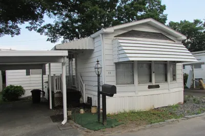 11 Nob Hill Road