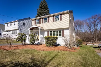 38 Grapevine Avenue 1