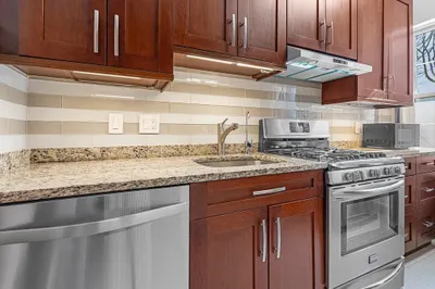 72 Strathmore Rd #1B