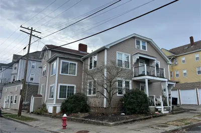 100-104 Adams St