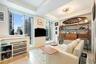 135 Seaport Blvd #818 1