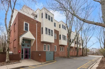 218 Thorndike St #203B