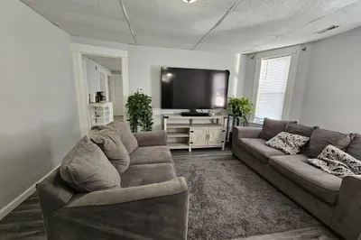 105 Arthur St #3