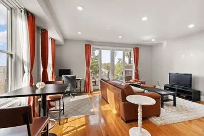 34 Dix St #3