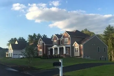 30 Saw Mill Pond Rd 1