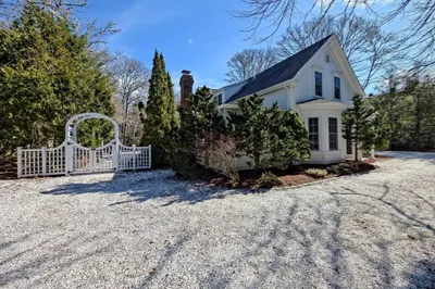 552 Main St 1