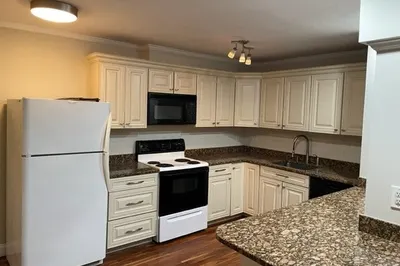 2 Chapel Hill Dr #11