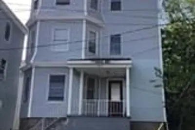 583 Center St #2