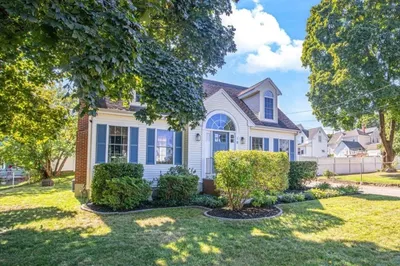 18 Joy St