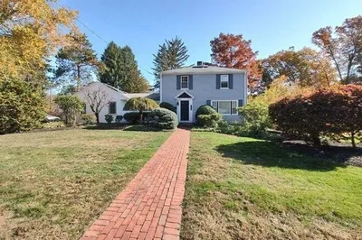 135 Oakcrest Dr