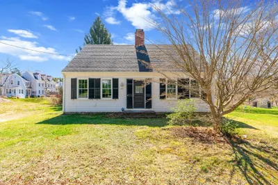 142 Elm St 1