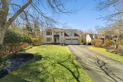 10 Robin Ln 1