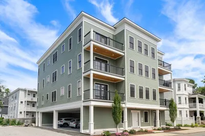 60 Williams Street #402