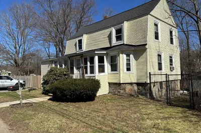 129 Commercial St 1