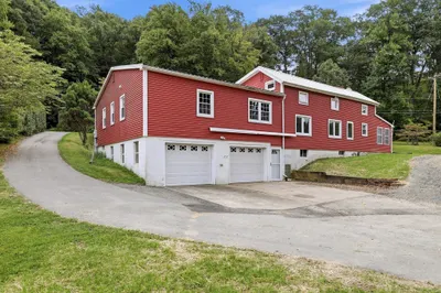 200 Hockanum Rd 1