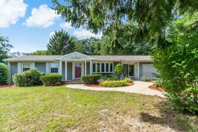 23 Colonial Way 1