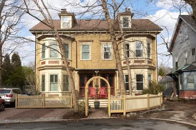 6 Warren Sq #2 1