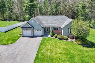 8 Carla Ln 1