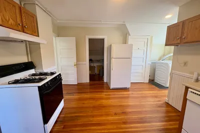 137 Whitwell St #3 1