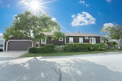 20 Bayview Ave