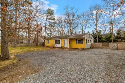 145 Quinaquisset Ave