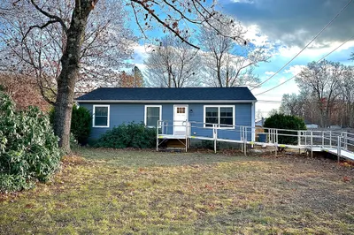 100 Fairview St E 1