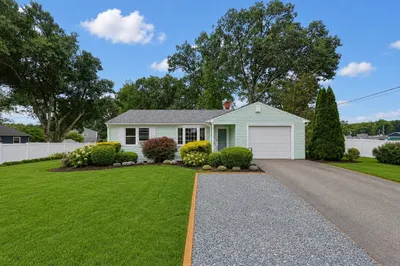 27 Bear Hill Rd