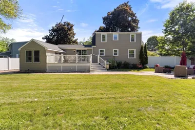 64 Paon Blvd 1
