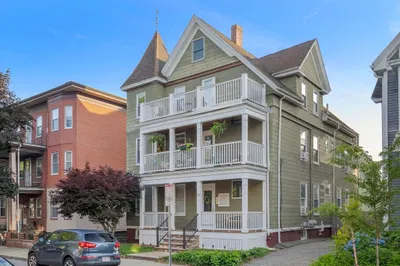 22 Robinson St #3