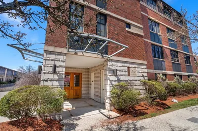 163-165 Chestnut Hill Ave #102
