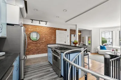 48 Kent St #1