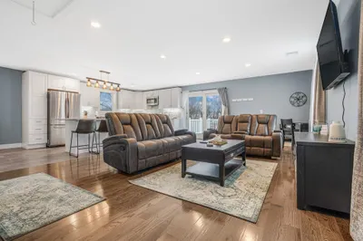 150 Mason Ave #1 1