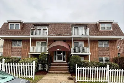 242 Mount Vernon St #5