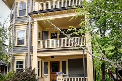 68 Wenham St #1 1