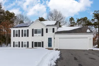 40 Amanda Ave
