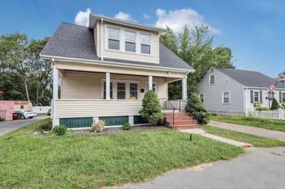262 Whiting Ave